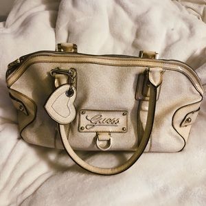 GUESS white purse. 18x10x6”